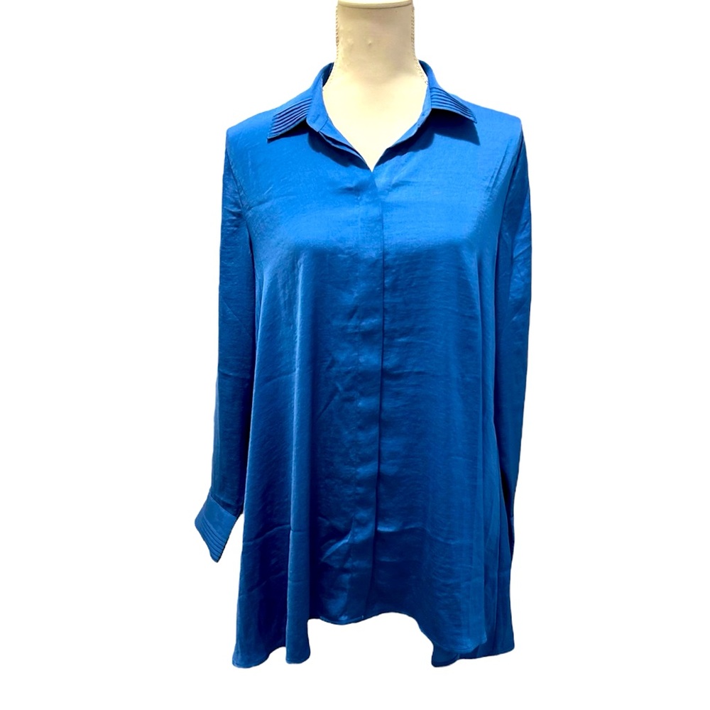 Pin tuck Satin Blue Collar Blouse Size Medium with cuff detail